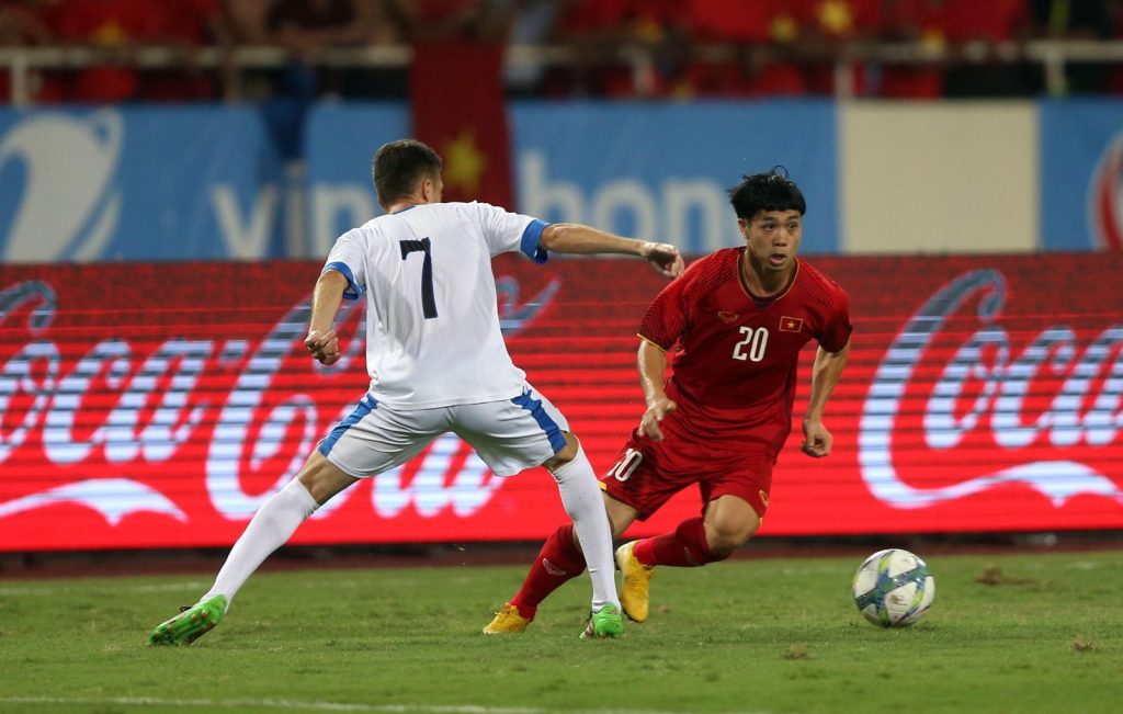 Cong Phuong di bong 10.jpg